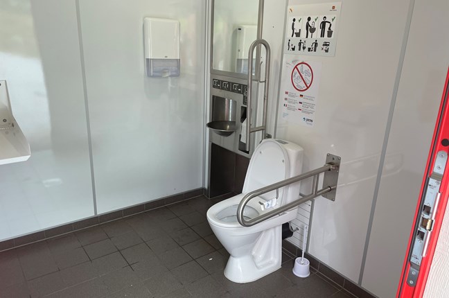 Bidra til at toalettene på landets rasteplasser forblir slik som dette, rene og pene. Foto: Lars Olve Hesjedal, Statens vegvesen