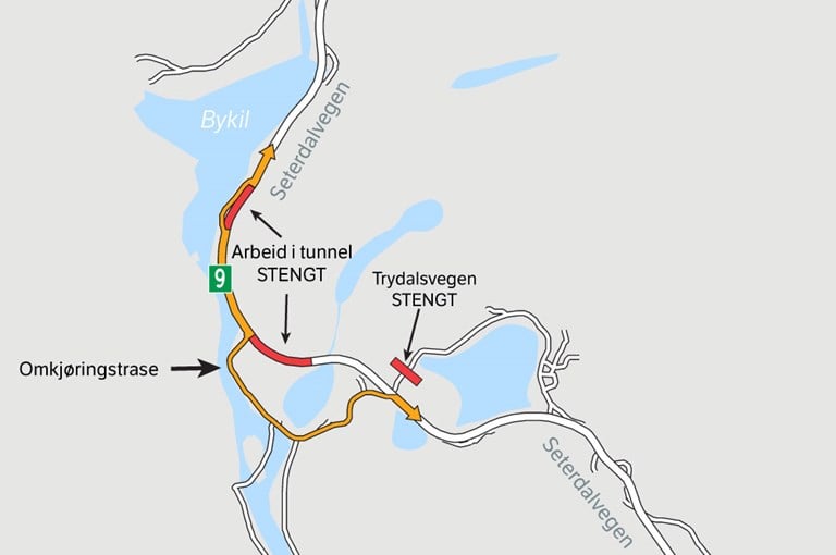 Kart over området som viser stengde tunnelar og kvar omkøyringsvegen går.