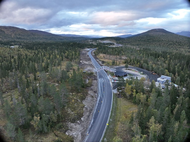 E6 Trøndelag grense-Lille Majavatn er nest siste puslebit i gigantprosjektet E6 Helgeland. Her sett fra Nordlandsporten ved fylkesgrensa.