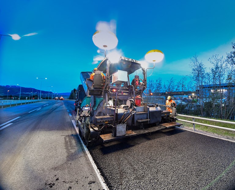Illustrasjonsbilde asfaltering. Foto: Knut Opeide/Statens vegvesen.