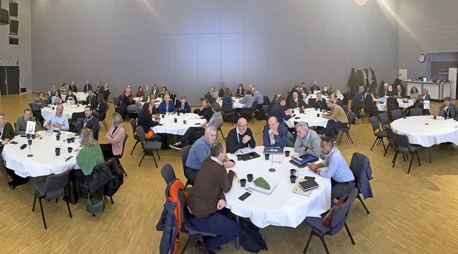 Programmet under Teknologidagen var lagt opp slik at deltakerne også ble involvert gjennom borddiskusjoner. Foto: Rune René Kristiansen