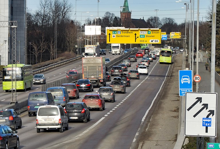 motorvei med trafikk