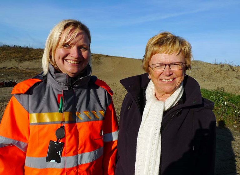Prosjektleder Bettina Sandvin for E18 Ørje-Vinterbro og samferdselsminister Magnhild Meltveit Kleppa på anleggsåpning ved Momarken.